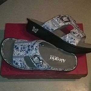 Alegria Peggy style sandals
